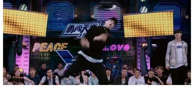 王一博|街舞隊長battle太燃了，王一博被贊巔峰，張藝興高難度跪膝