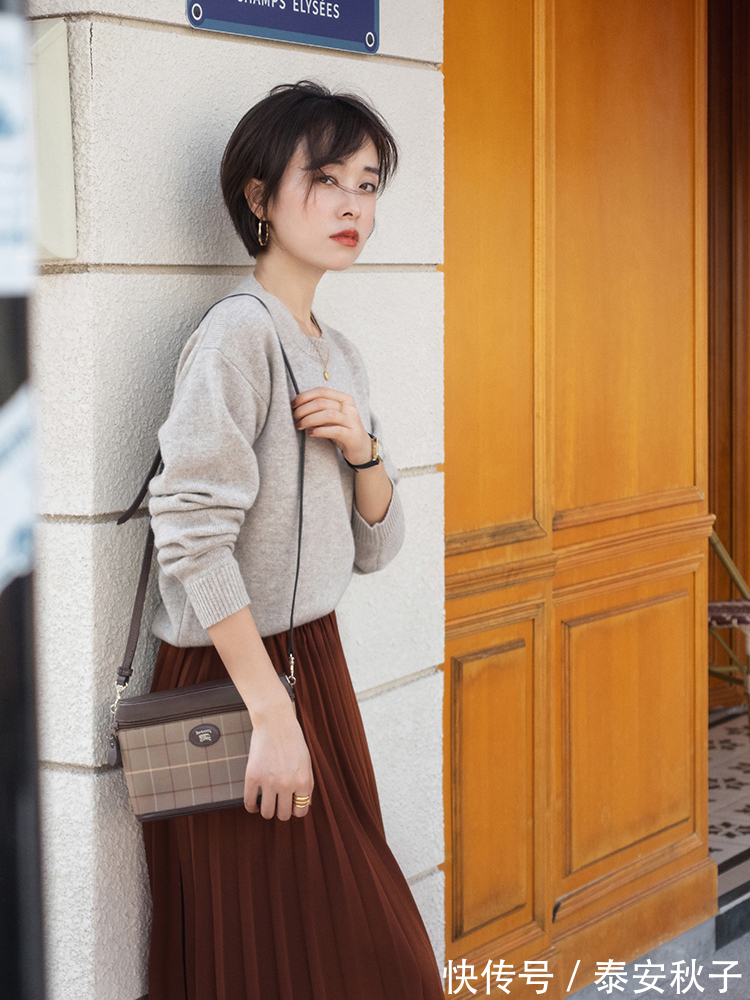 示范|被小个子美女惊艳!她的简约“法式风”穿搭示范:很美、很高级!
