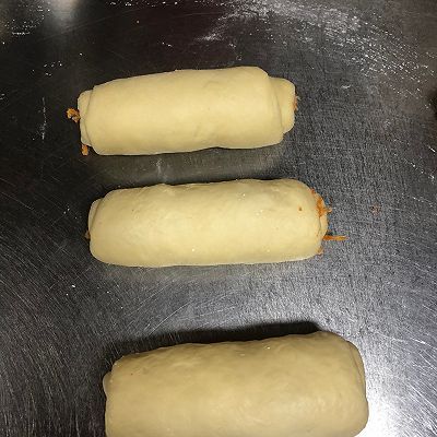 沙拉肉松芝士面包