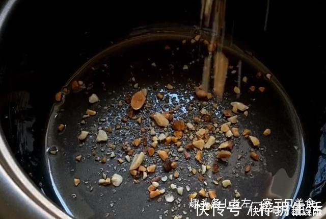 葡萄干|活了30年,才知道黄豆里打1个鸡蛋这么好吃,香甜解馋,看流口水