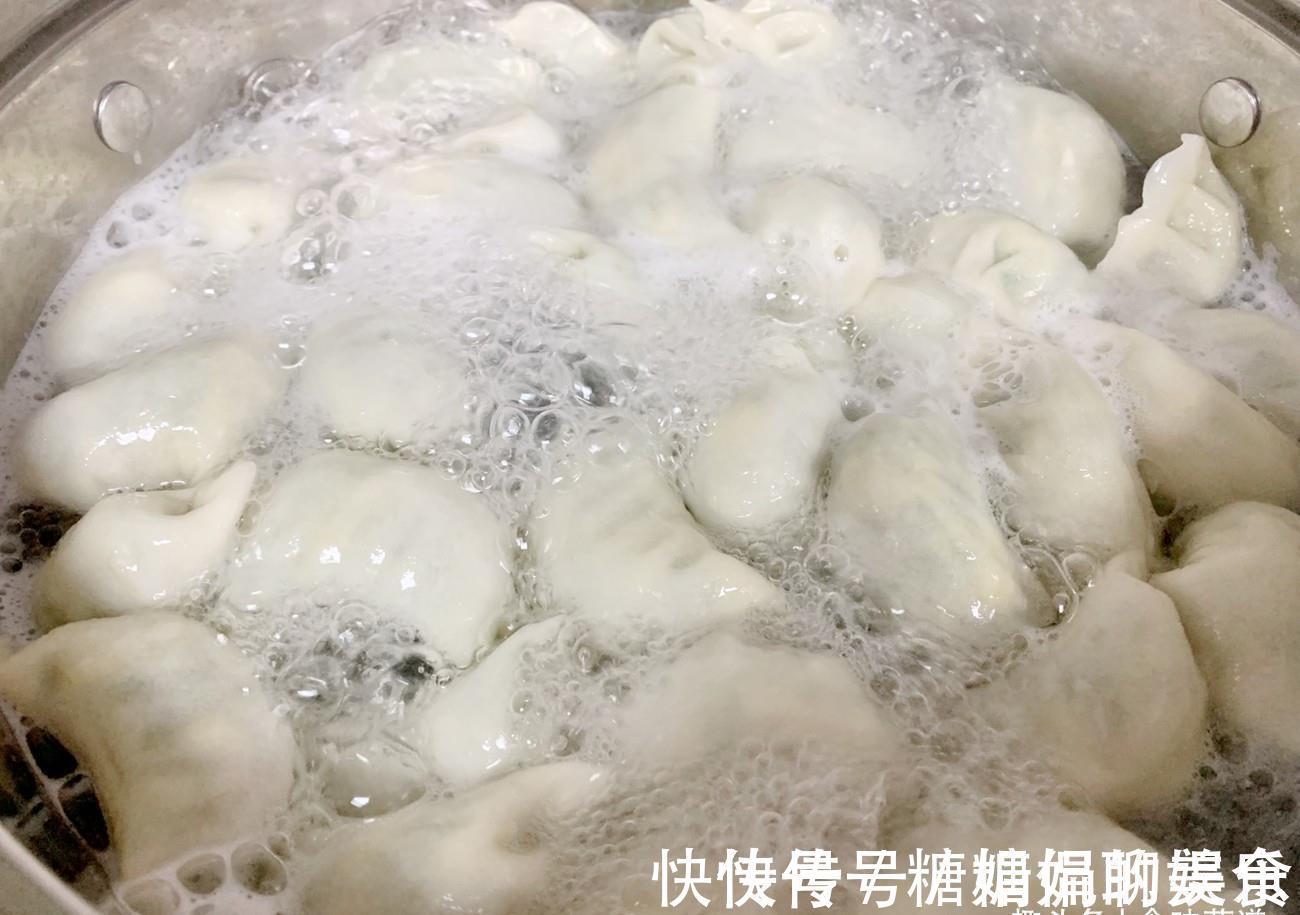 饺子皮|韭菜馅要怎么调才好吃?牢记“3不放”,饺子鲜嫩多汁,没有异味