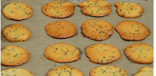 搅拌均匀|孩子吃的饼干不用买,手把手教你在家做,面粉鸡蛋搅一搅就搞定