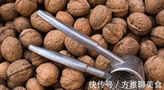 长寿果|核桃是长寿果，但核桃并不适合所有人吃，6类人最好别吃。