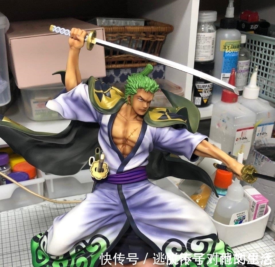 荒木|网友二次改造手办,按个人喜好给手办做涂装,立体手办像纸片