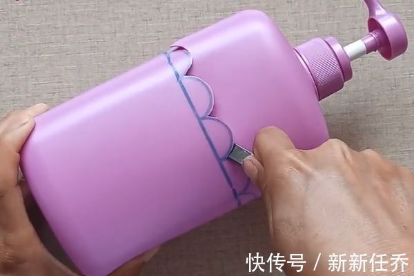 洗发水瓶不要扔,瓶身切一刀,放在卫生间,全家人都要抢着用
