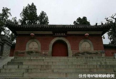 中国最神秘寺庙，500年没开门不受香火，有人翻墙进去后不淡定