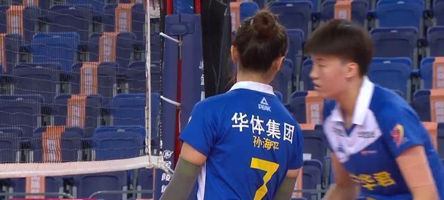 孫海平|丁霞被替換下，孫海平替補登場，遼寧女排大比分2-1領(lǐng)先了