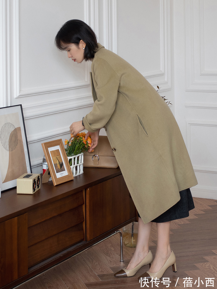 惊艳感|普通人如何将大衣穿出“惊艳感”?借鉴这4款造型,真的高级优雅