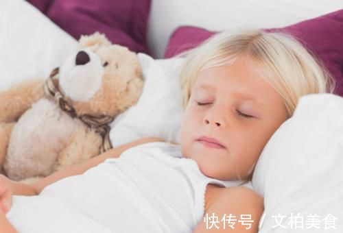 偷窥|女儿换衣服被偷窥,家长保护孩子同时,还应教会他们如何保护自己