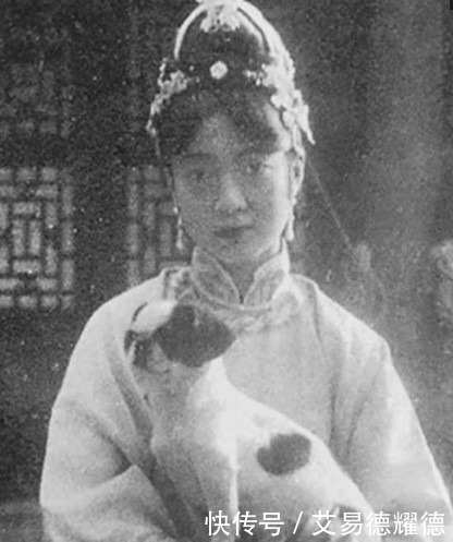 婉容|末代皇后婉容珍贵老照片,长相端庄却遭溥仪厌弃,吸食鸦片烟度日