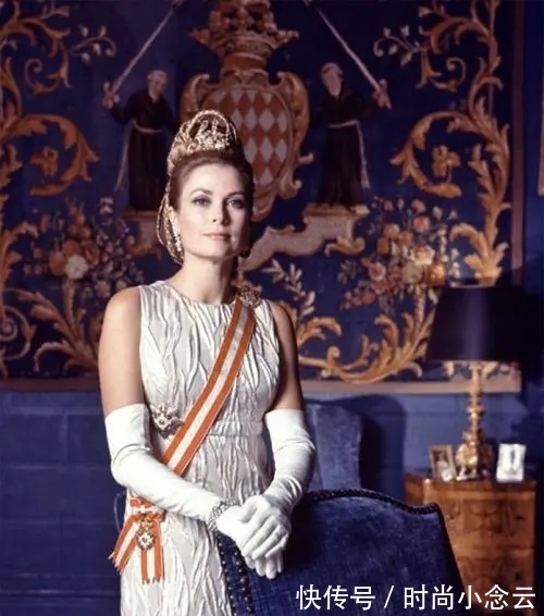 丝巾 用爱马仕丝巾包断臂、还用Kelly包遮孕肚,她才是最时尚王妃!