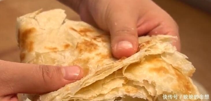 烙饼时,直接烙是大错特错的,少了这一步,难怪饼不筋道还很硬