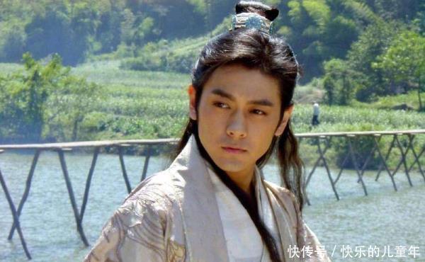 乔峰跳崖后,为何没人下去找?段誉的一个小动作暴露了内心想法