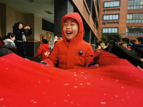 高能预警！人类幼崽花式赏雪还有人提笔作诗