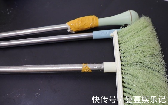 今天才发现，燕尾夹放在扫把上的妙用，解决家里麻烦事，省钱实用