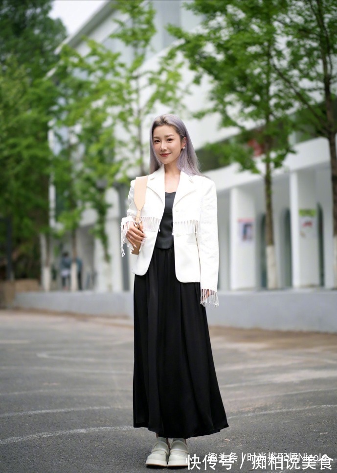 百搭 今夏突然火起来的“白色平底鞋”,舒适、百搭又显高,适合小个子