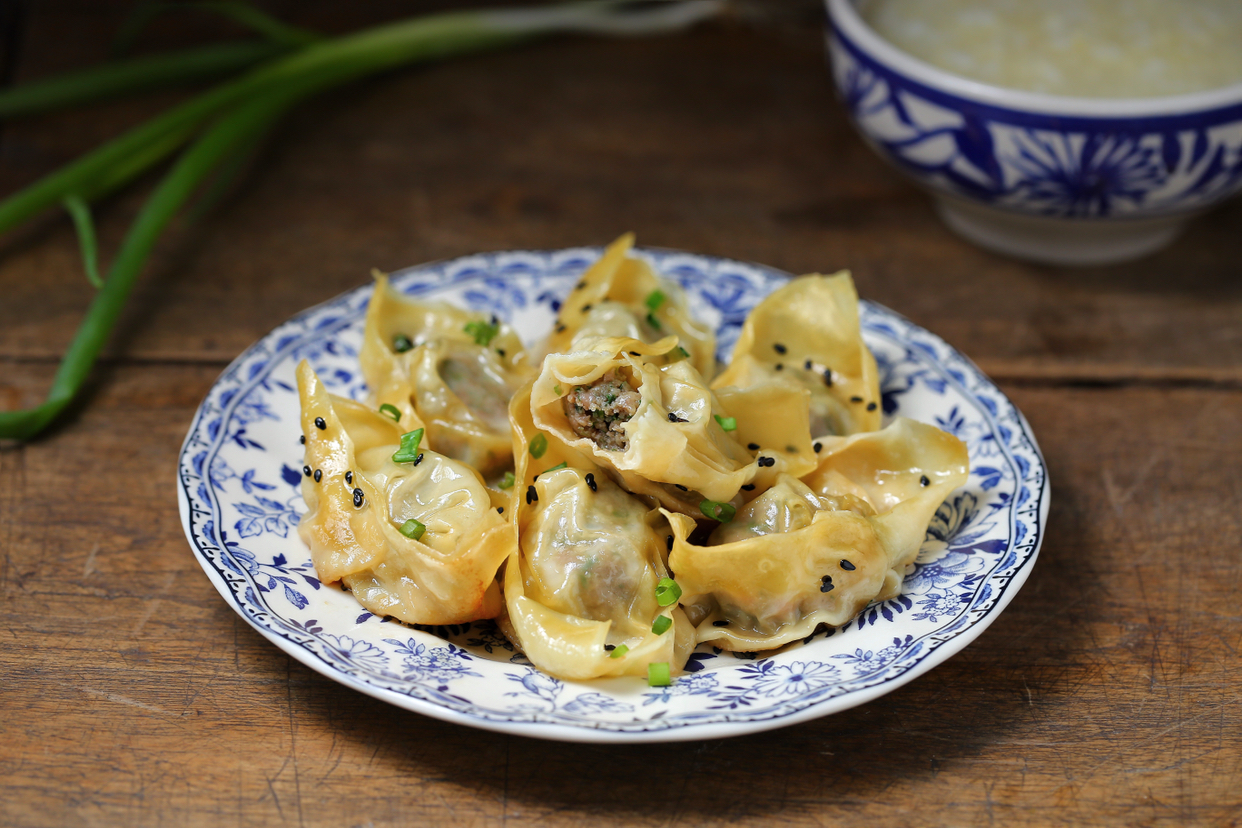 馄饨换个做法,连吃一周也不腻,酥脆美味有营养,老公孩子都喜欢