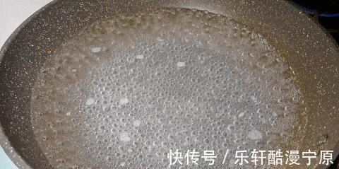 泡软|夏天没胃口试试这一黑一白的凉拌菜,一拌就上桌,家人都说好