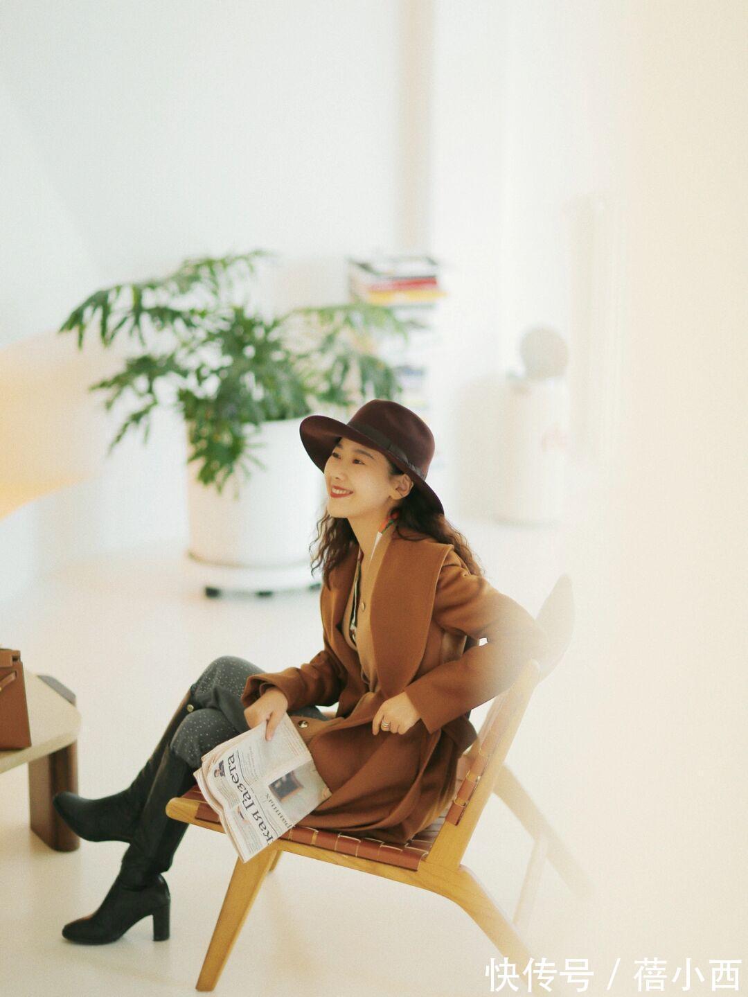 视觉效果|奔三奔四的女人,建议多穿“大地色大衣”,搭配裤子、裙子真高级