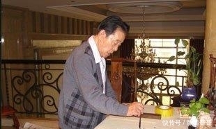 艺术家|单田芳因病逝世，论其个人贡献，在郭德纲面前毫不逊色