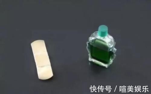 晚上别着急睡,脚底贴个创可贴,第二天神奇的事发生了,后悔才知道