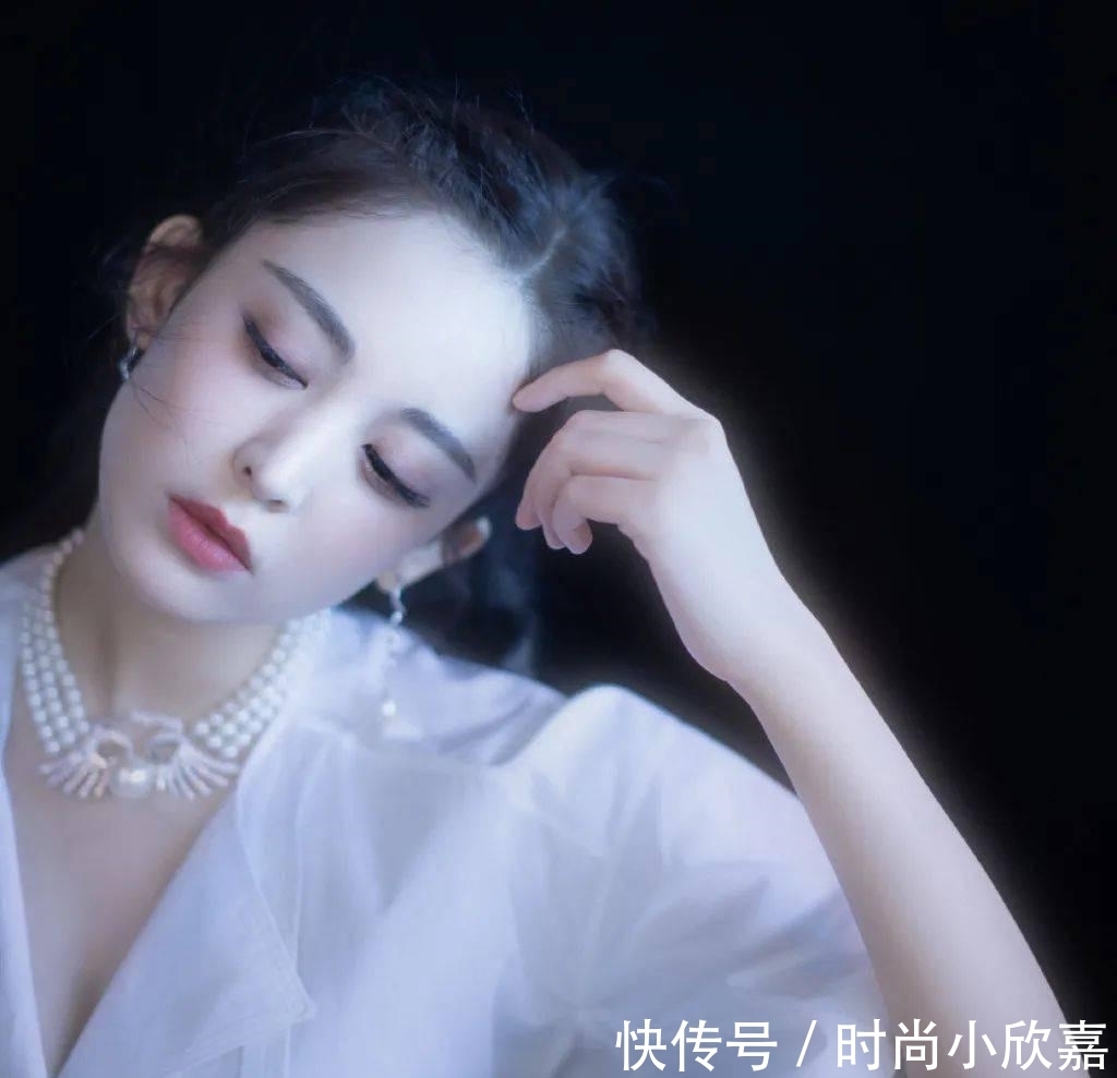 搭配 女人过了45岁,建议少戴这4种“首饰”,显廉价不说还没气质