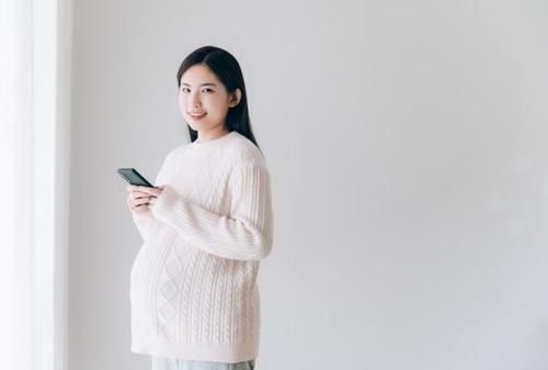 辐射|邻居不关WiFi,孕妇怒砸汽车:我宝宝出了事,你付不起这个责