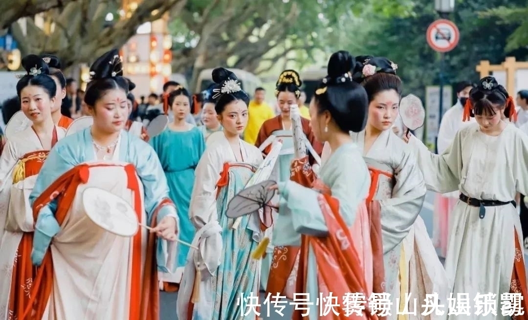 悠亚 日本女明星因穿“半透明汉服”走秀被喷!汉服迷:这是对国风不敬