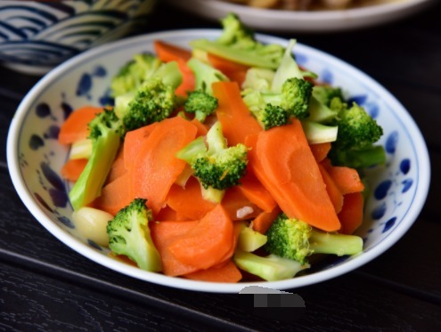  茭白炒牛肉|4菜1汤的周末晚餐，荤素搭配，其中一个是家人最爱吃的，赞不绝口