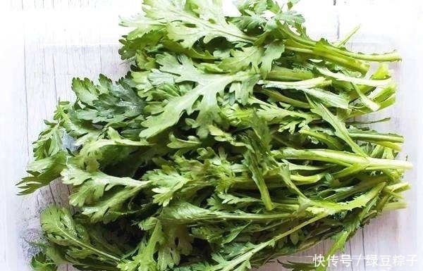 食用价值|茼蒿为什么叫“皇帝菜”?都有哪些保健功效?