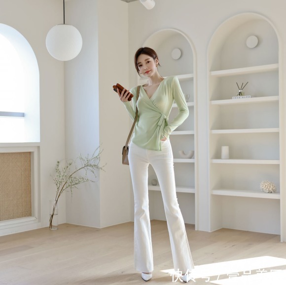 时尚搭配|女神孙允珠的时尚搭配:葱郁果绿居家宽松荷叶休闲衫