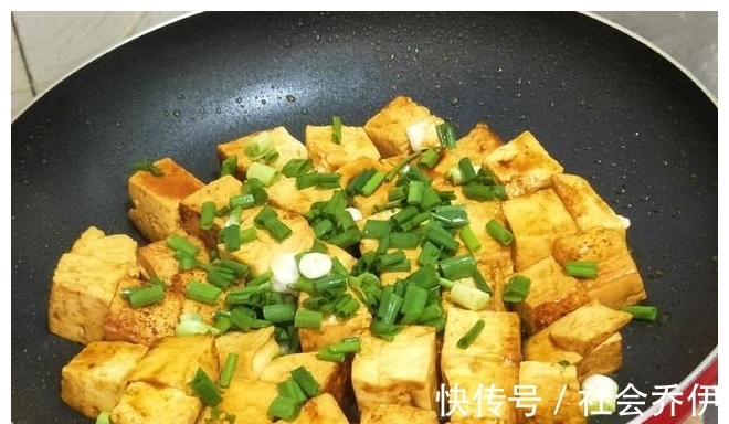 懒人快手菜|没想到豆腐这么好吃，只用1种调味品，简单易做，吃一口就上瘾