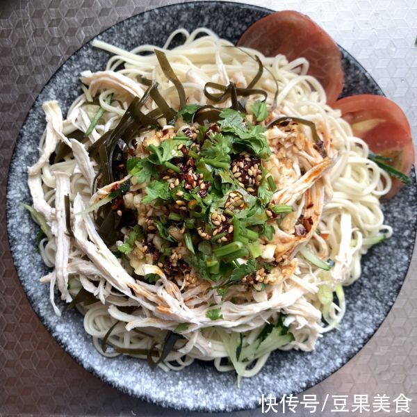 做法|这是夏天必须要吃的鸡丝凉面最正宗的做法，好吃到爆