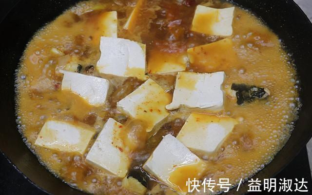 1条钳鱼,加1块豆腐,天冷了就这样吃,嫩滑鲜美,营养又暖和