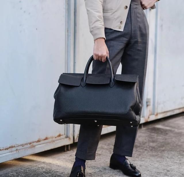 包袋品牌那么多,为什么只有它能征服所有挑剔有品绅男