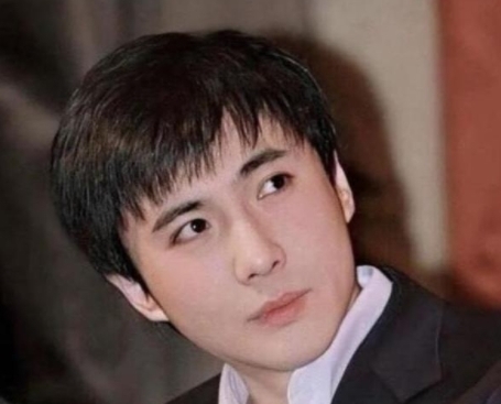 沈腾baby表演，舞台意外却逗笑观众，这个自带笑点男人不是吹的！