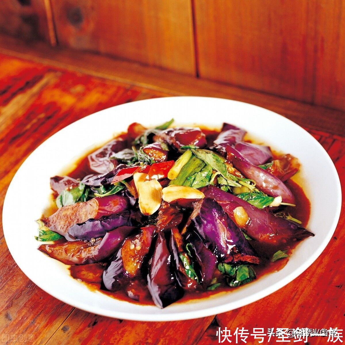 周末老家来了亲戚,婆婆下厨做了这些家常菜招待,大家都说太好吃