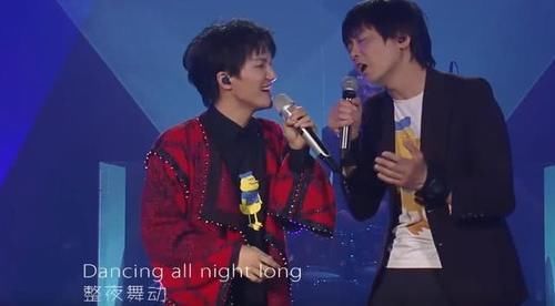 新裤子是节目组卧底主唱跑调拖周深后腿，双方不熟合演前才互关