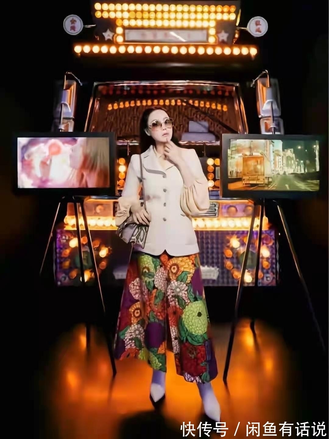 碎花|章小蕙有名媛气质,穿碎花“大妈裙”也不俗气,看着不像快60的人