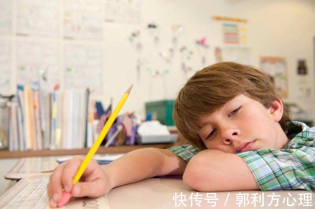 学习习惯|孩子到了小学三年级成绩就下降?家长不用慌，原因和对策在这里