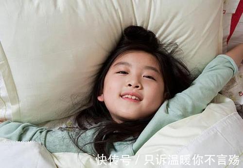 心理健康|女儿如果喜欢偷偷“夹腿”,妈妈的做法很关键,会影响女儿的一生