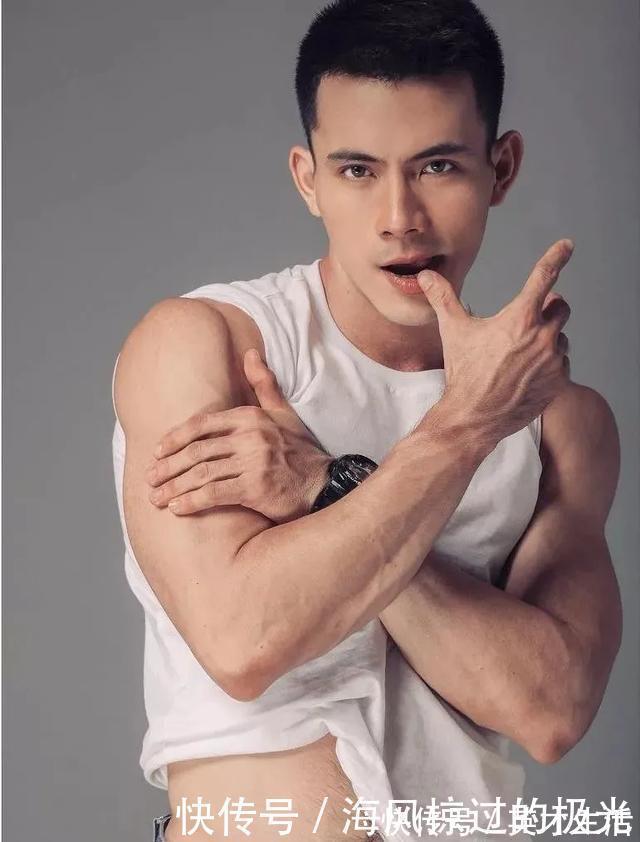 越南|越南小伙练出6块腹肌,还成了健身男模,果然肌肉才是最好的外衣