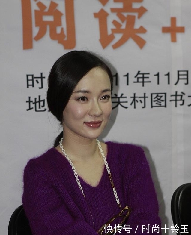 紧身裤 黑白灰就要让位了,今秋更流行4种“亮眼色”,这么穿真显嫩