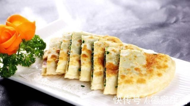 韭菜盒子|做韭菜盒子时，学会这个技巧，韭菜不出水，韭菜盒子更鲜嫩美味