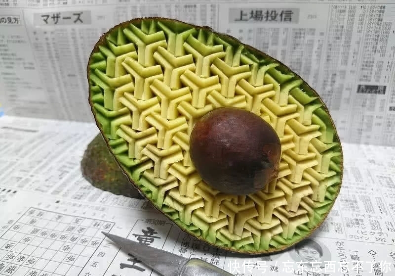 干出|一个会雕刻的厨师,你不知道他会干出什么事,顾客:不敢下嘴!