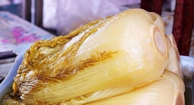 奶奶|奶奶道出40年的酸菜秘方：不加一粒盐，用它代替，存放1年都不坏
