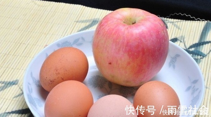 吃法|苹果别再直接吃,和鸡蛋一起做成饼,营养美味好消化,儿子最爱吃!
