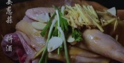 酱油|谁说酱油鸡太油腻?看到李子柒制作的成品后,网友:我也想用酱油做一道佳肴