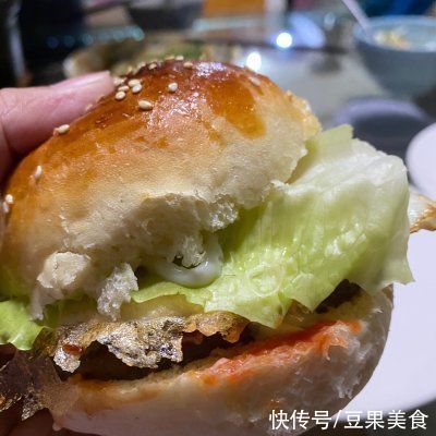 沙拉酱|这道手作面包和汉堡包,汤汁都要舔干净