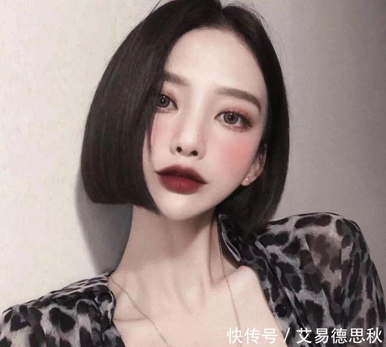 短发“一刀切”,不打理也好看